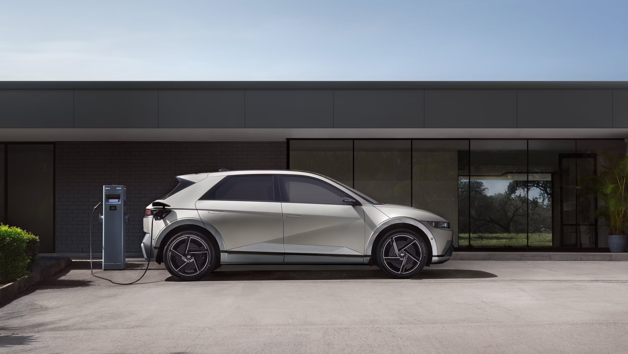 Hyundai IONIQ 5 zijkant